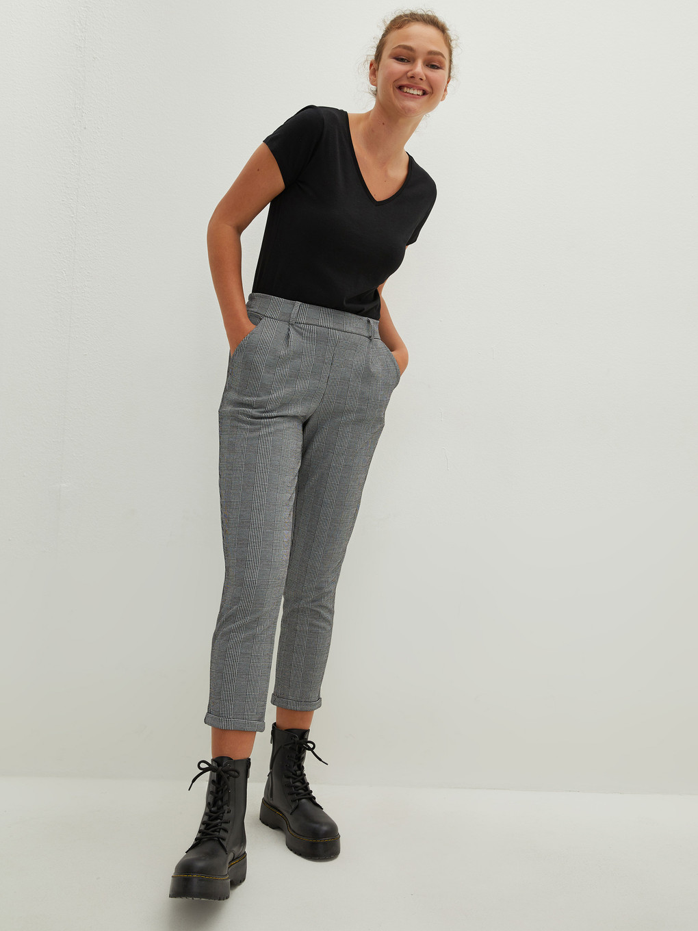 Elastic Waist Wide Fit Plaid Ankle Length Women's Trousers-2