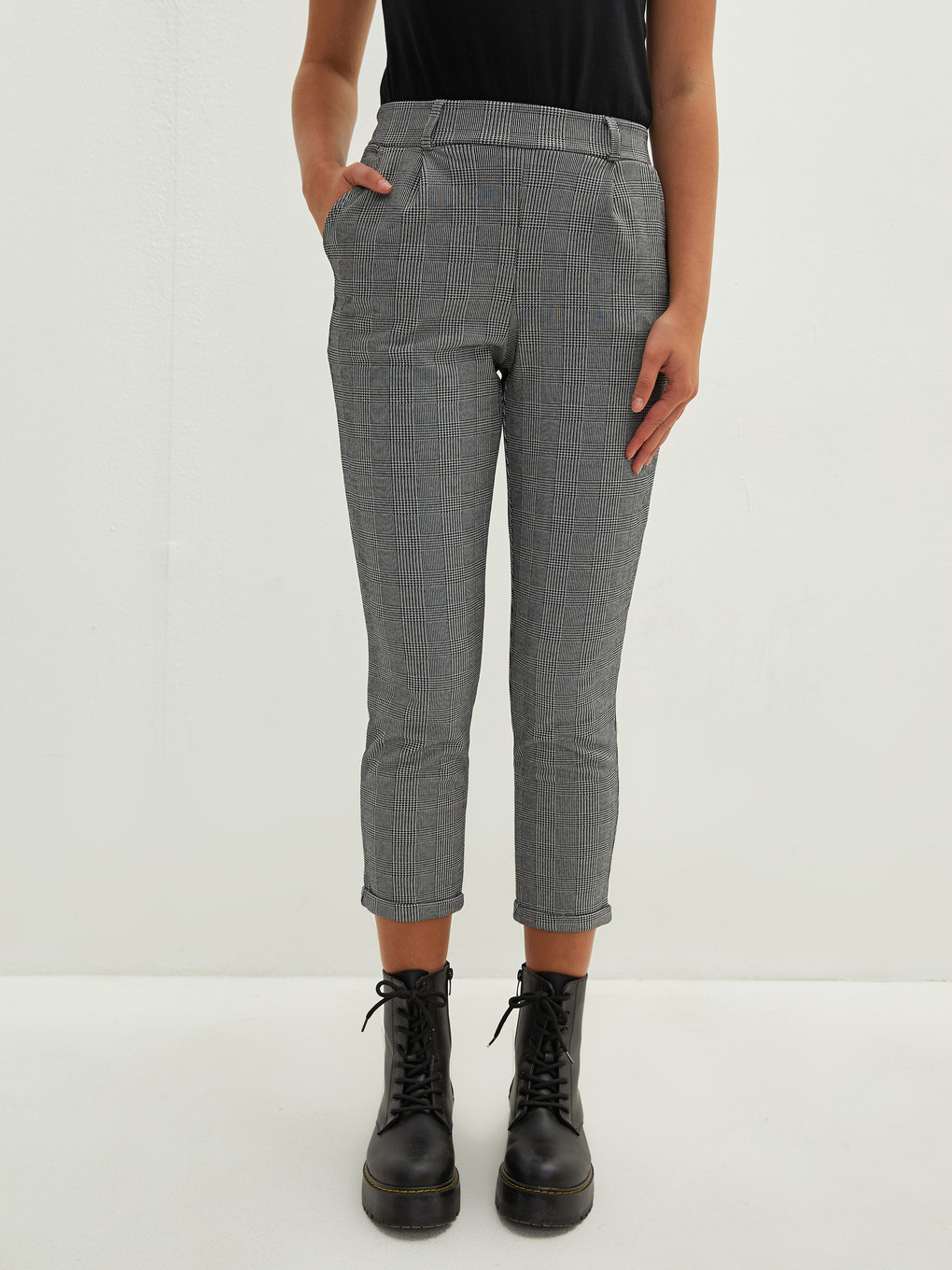 Elastic Waist Wide Fit Plaid Ankle Length Women's Trousers-4