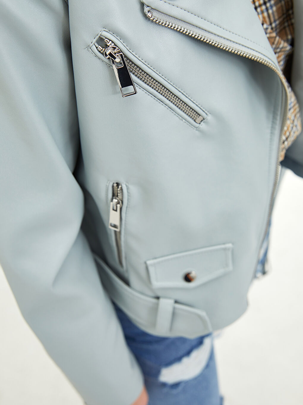 Mavi Biker Yaka Düz Fermuar Kapamalı Cep Detaylı Kadın Deri Görünümlü Mont-2