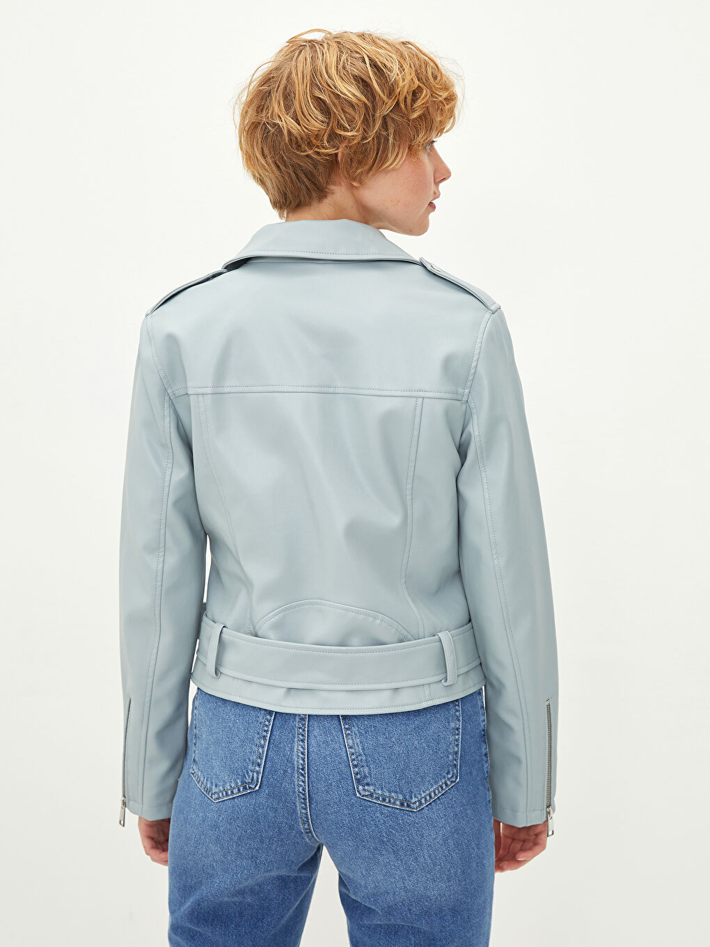 Mavi Biker Yaka Düz Fermuar Kapamalı Cep Detaylı Kadın Deri Görünümlü Mont-4