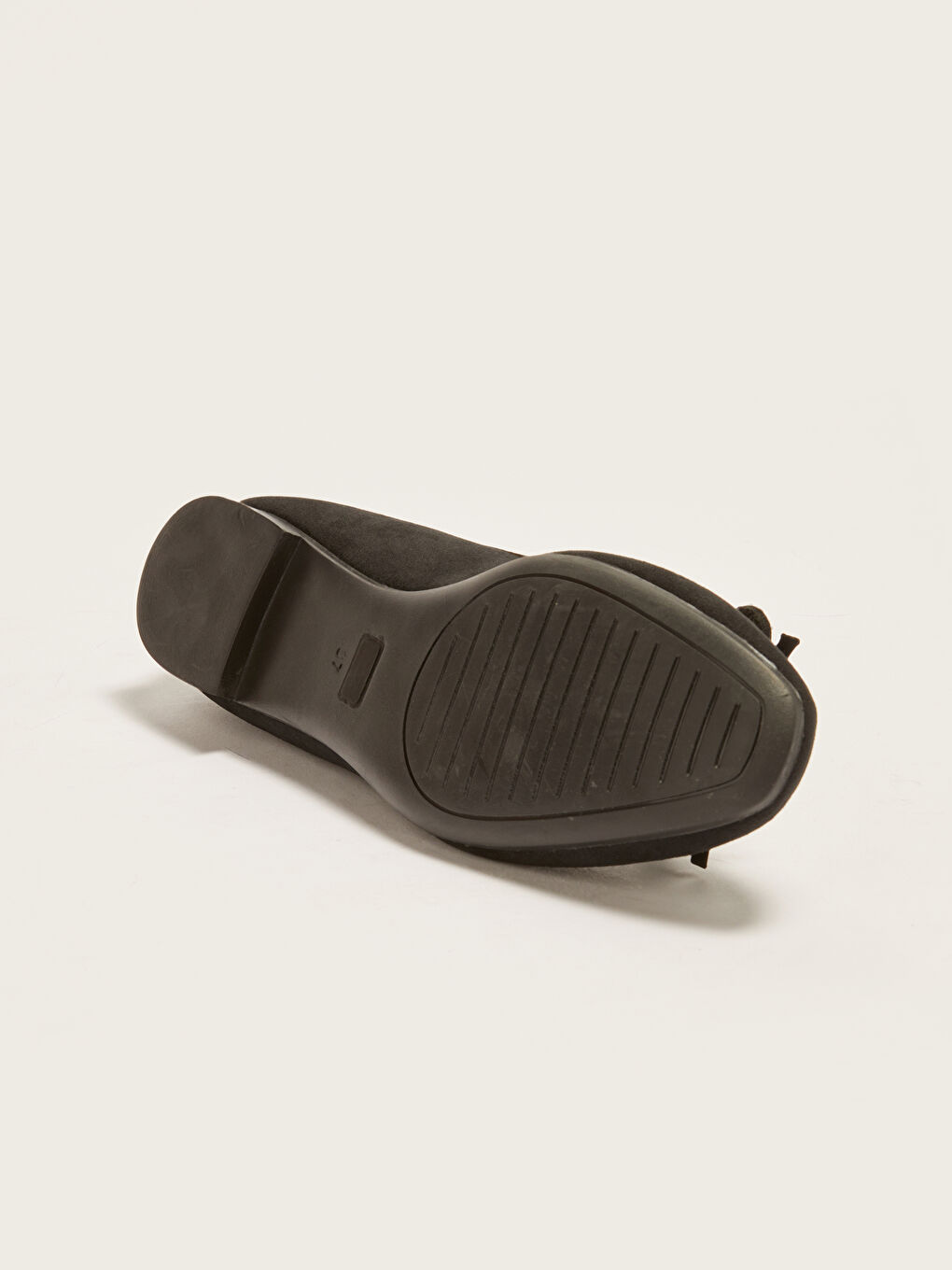 Siyah Fiyonk Detaylı Kadın Babet-4