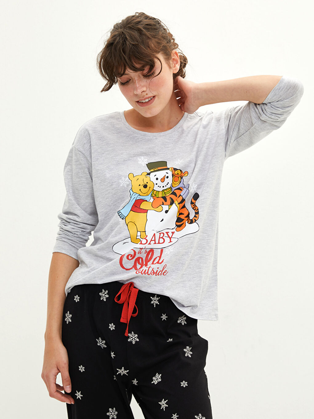 әйелдерге арналған ұзын жеңді дөңгелек жағалы винни пух принтті рождестволық тақырыптағы пижама жинағы-1