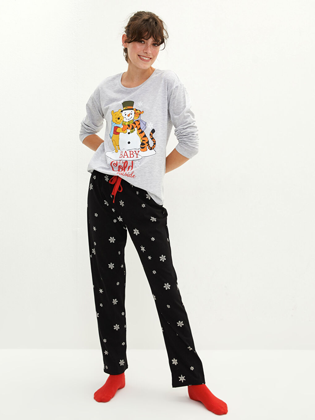 әйелдерге арналған ұзын жеңді дөңгелек жағалы винни пух принтті рождестволық тақырыптағы пижама жинағы-2