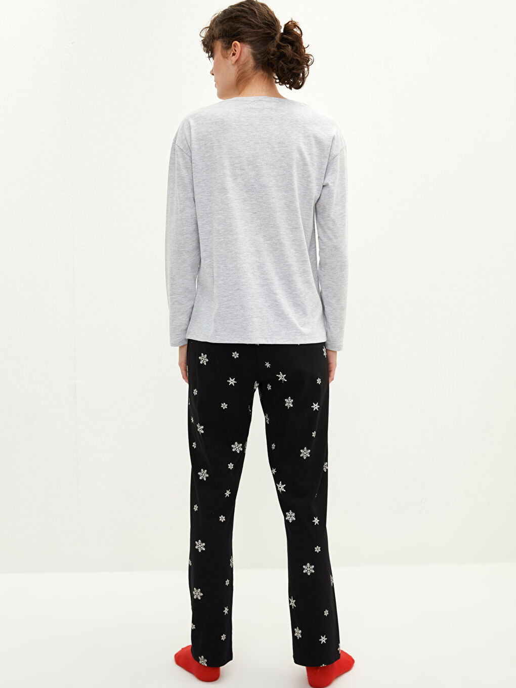 әйелдерге арналған ұзын жеңді дөңгелек жағалы винни пух принтті рождестволық тақырыптағы пижама жинағы-4