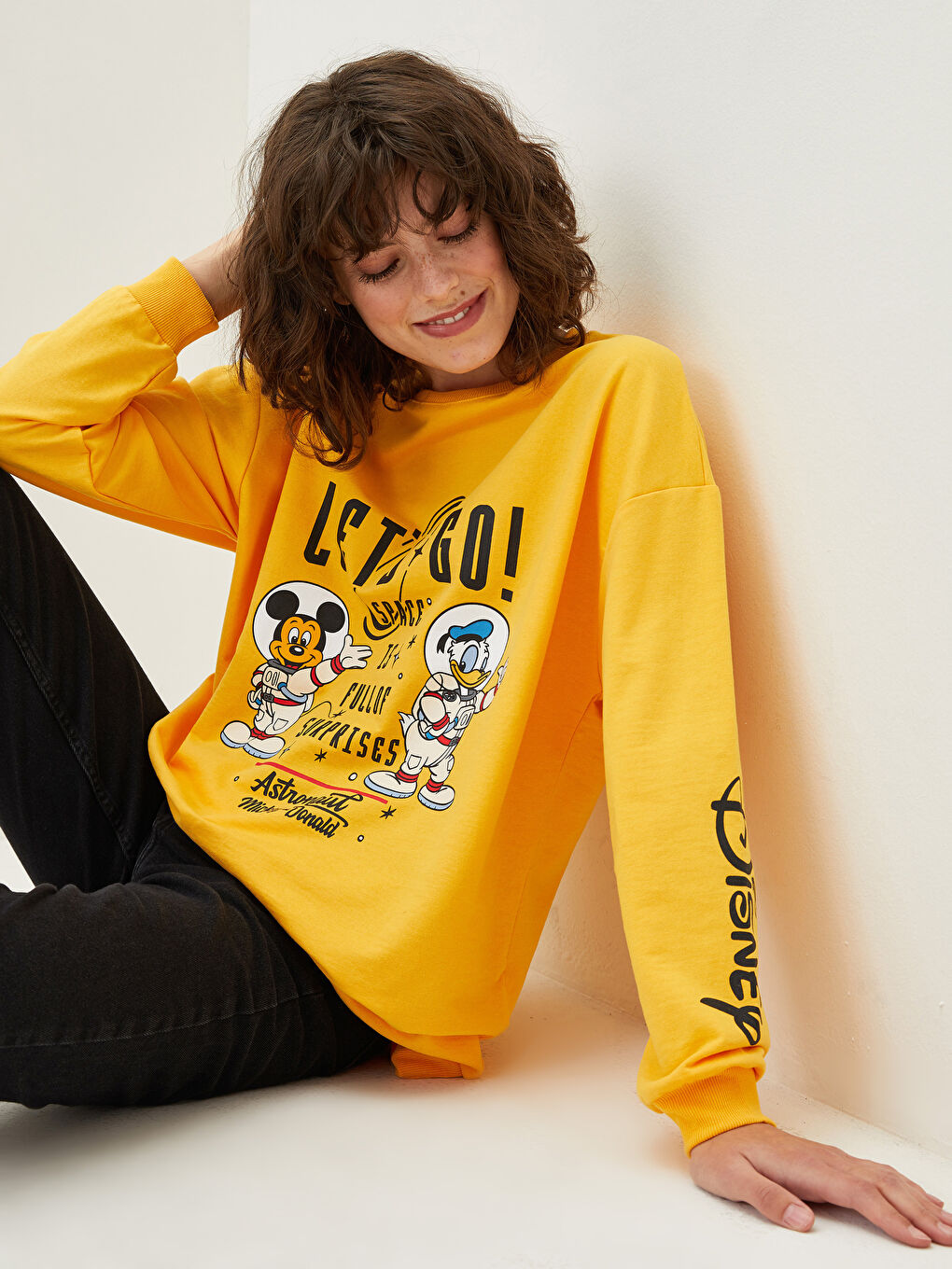 Bisiklet Yaka Mickey Mouse Baskılı Uzun Kollu Kadın Sweatshirt