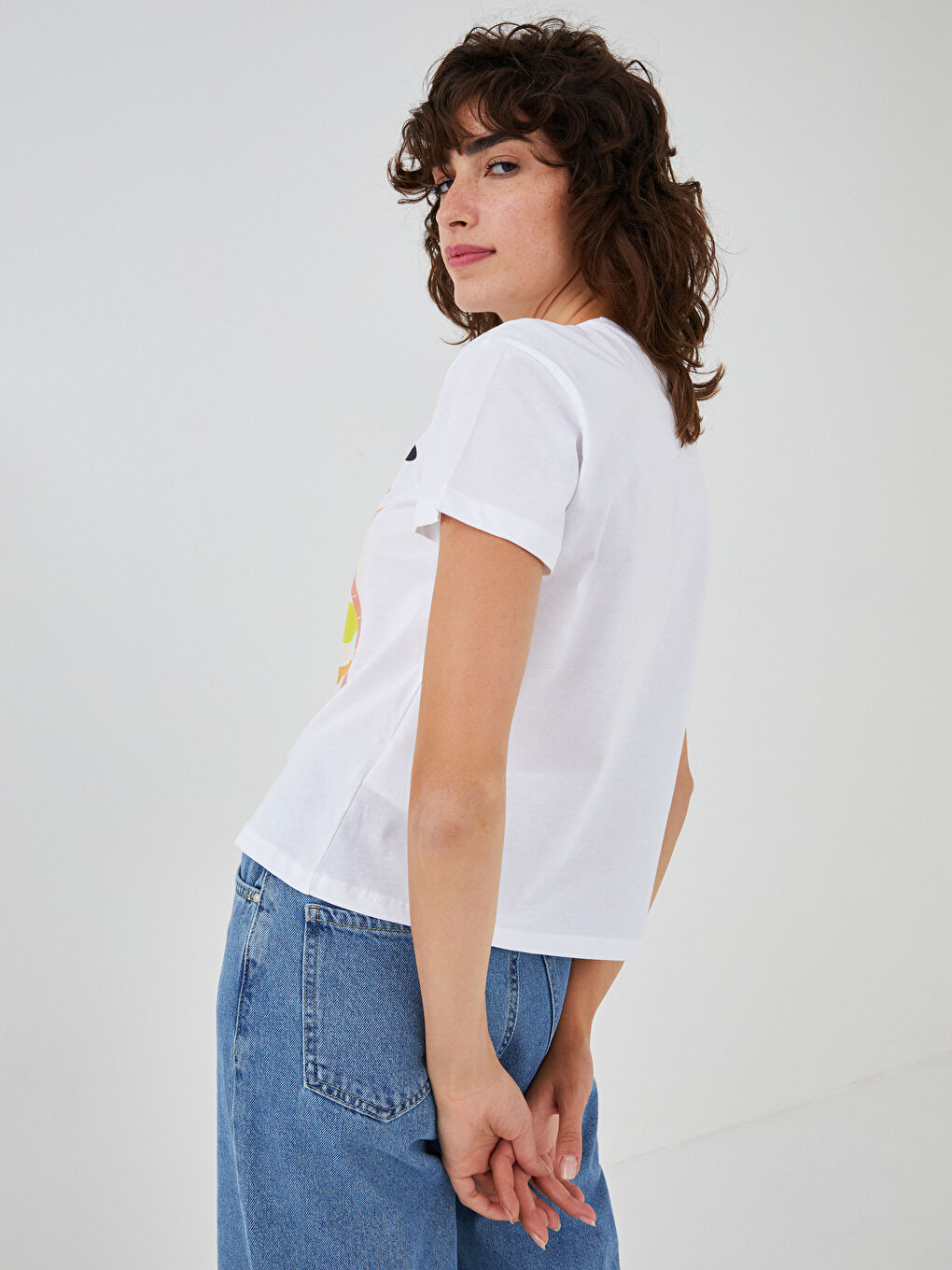 Beyaz Bisiklet Yaka Baskılı Kısa Kollu Kadın Crop-3