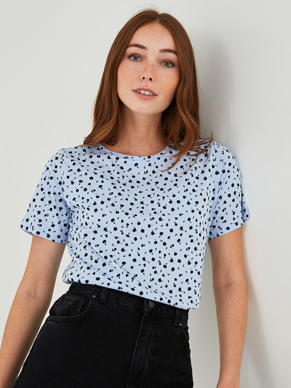 Mavi Bisiklet Yaka Çiçekli Kısa Kollu Pamuklu Kadın Tişört