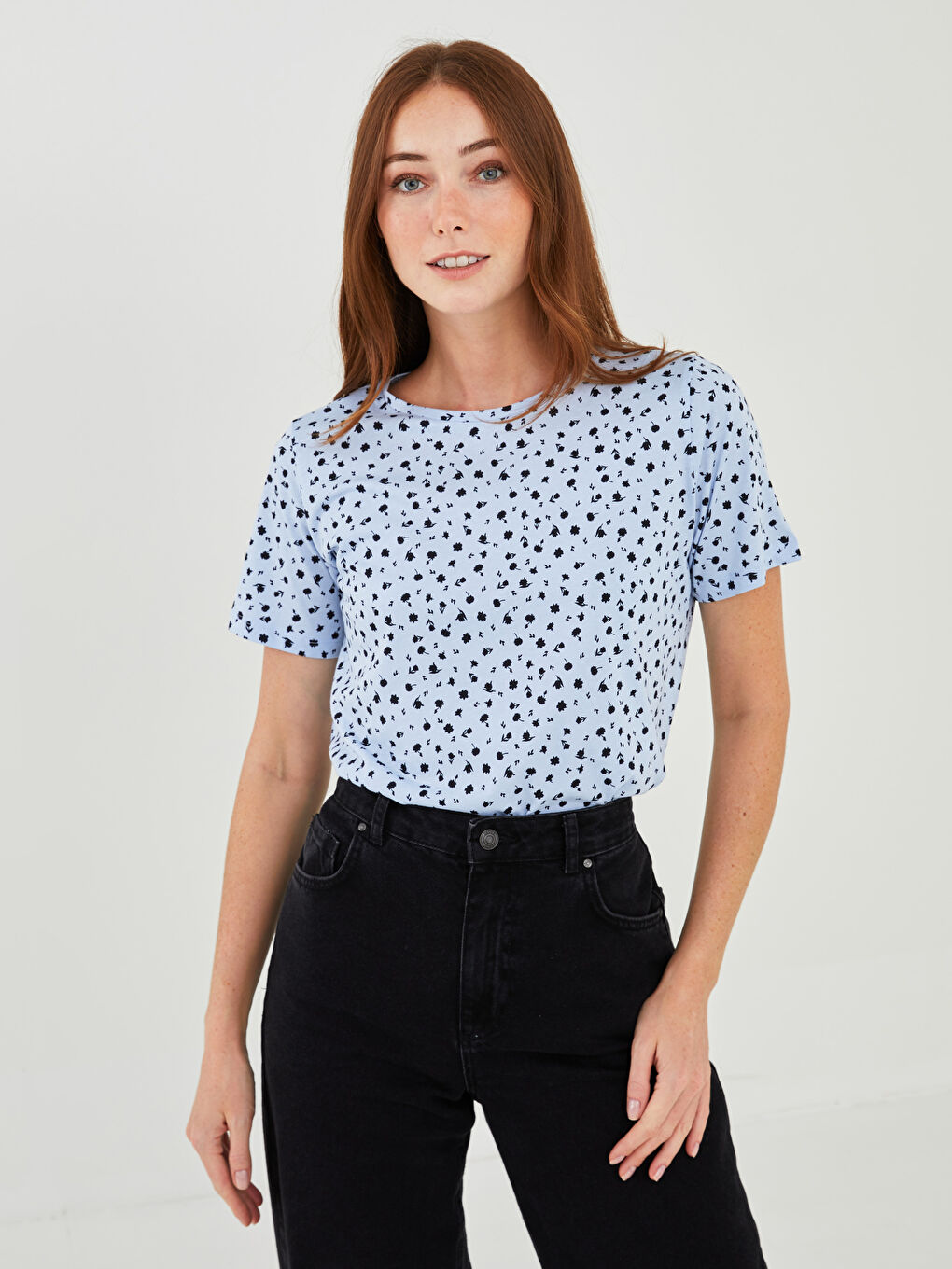 Mavi Bisiklet Yaka Çiçekli Kısa Kollu Pamuklu Kadın Tişört-1