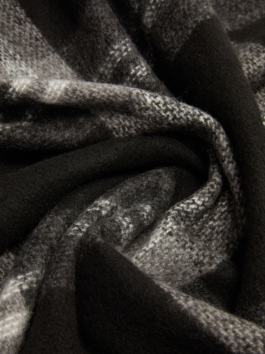 Клетчатый Женский Шарф из Мягкой Текстурированной Ткани-3