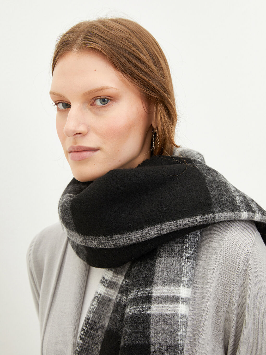 Клетчатый Женский Шарф из Мягкой Текстурированной Ткани