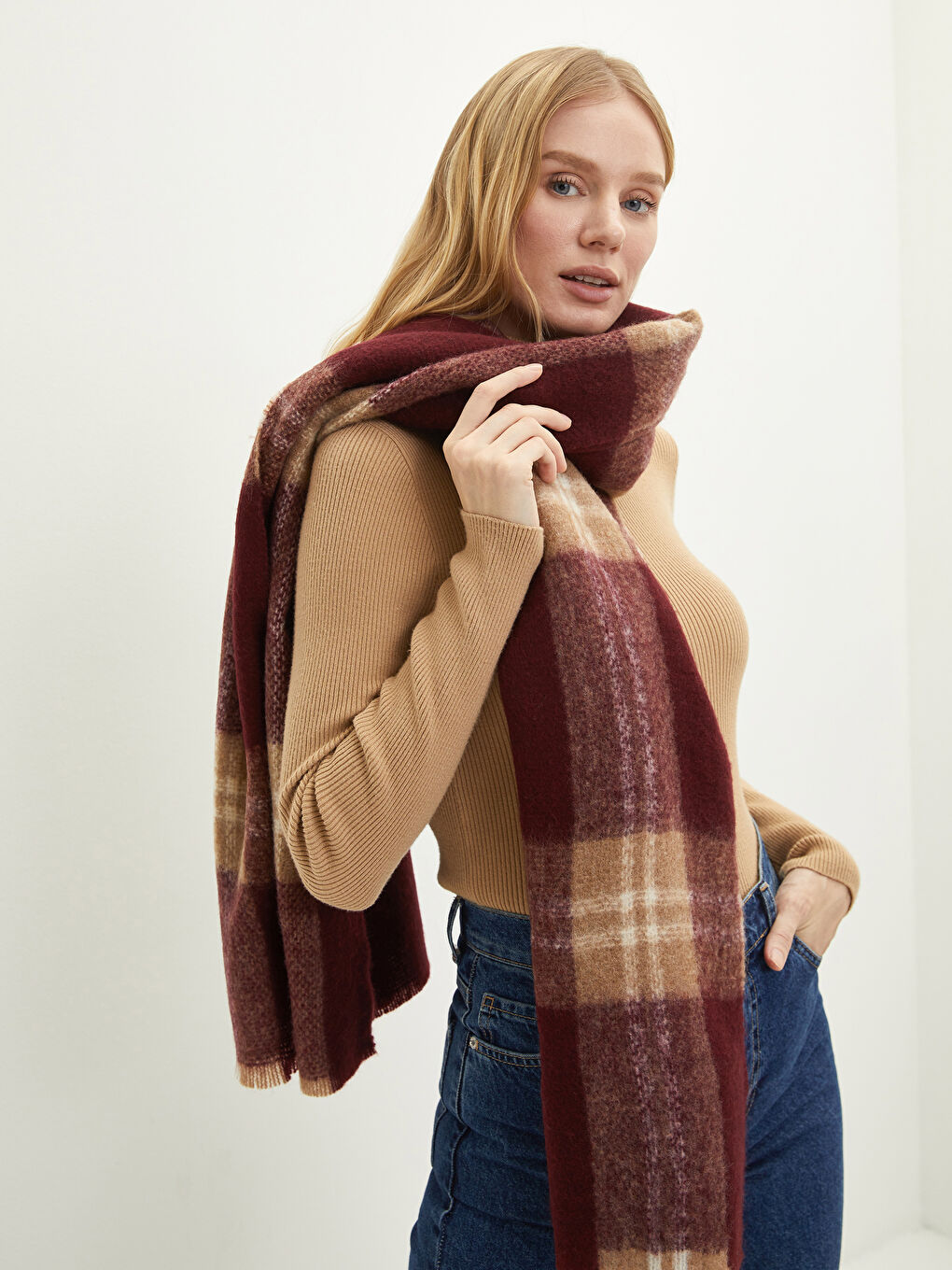 Bordo Yumuşak Dokulu Kumaştan Ekose Kadın Atkı