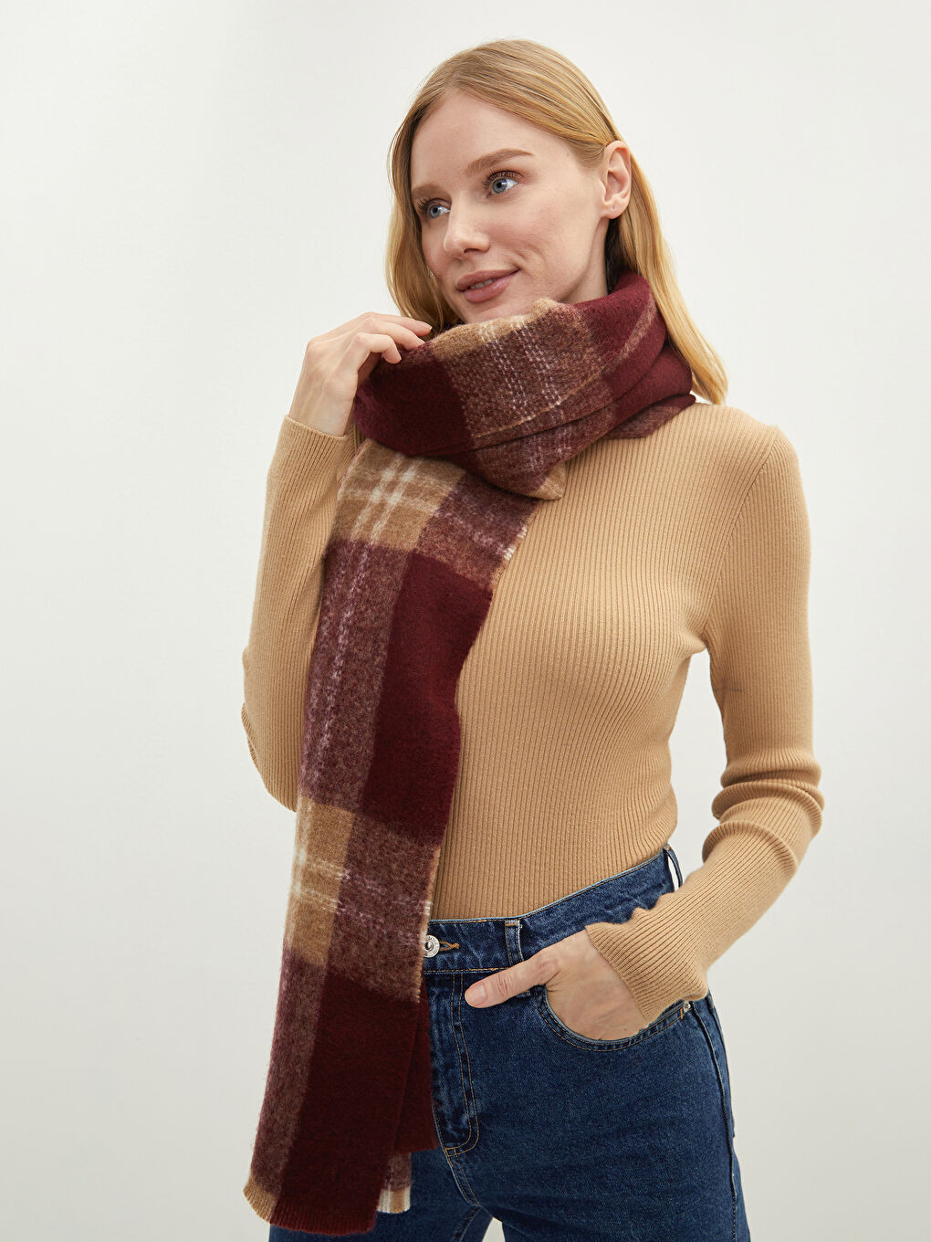 Bordo Yumuşak Dokulu Kumaştan Ekose Kadın Atkı-1