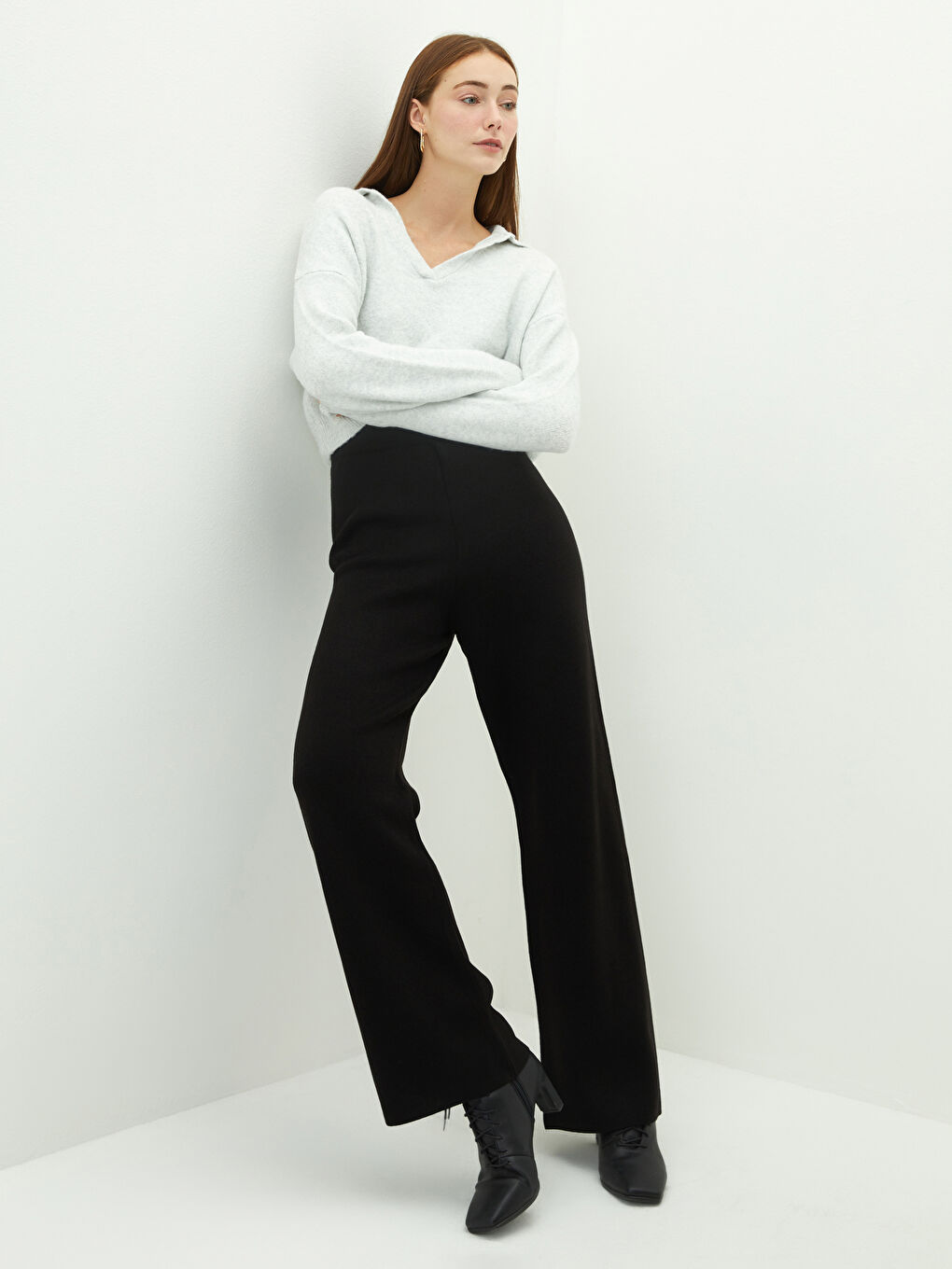 Дамски панталон от трико с еластична талия и изчистен дизайн