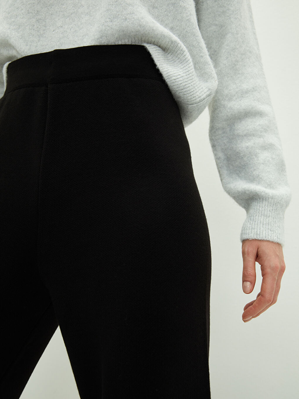 Дамски панталон от трико с еластична талия и изчистен дизайн-2