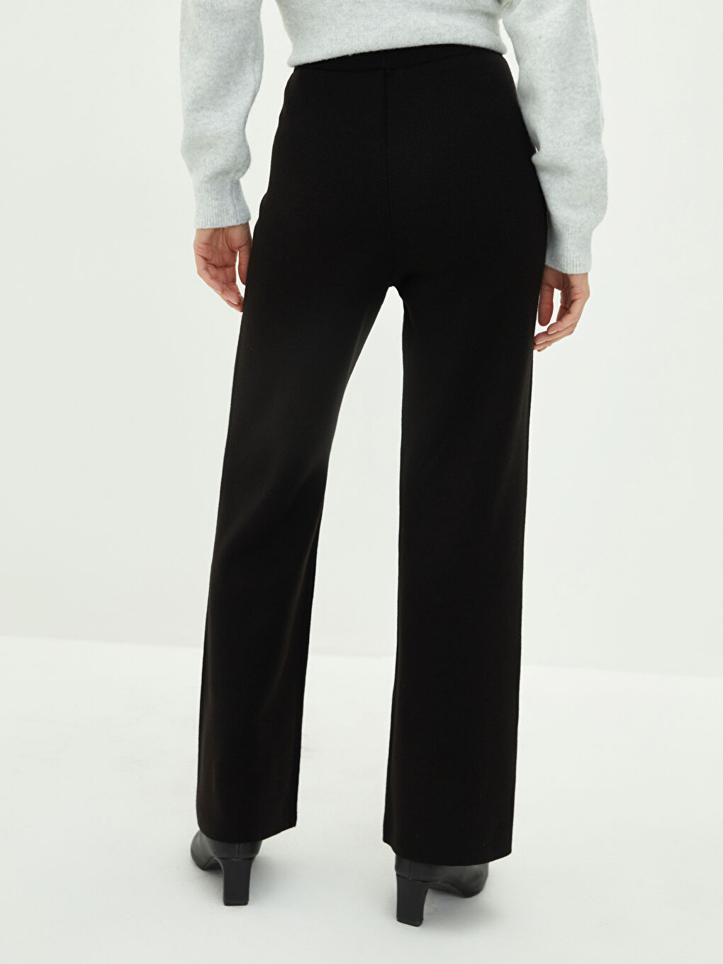 Дамски панталон от трико с еластична талия и изчистен дизайн-4