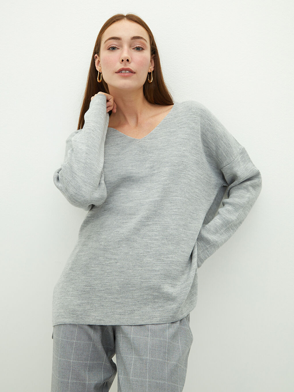 Gri V Yaka Düz Uzun Kollu Kadın Triko Kazak