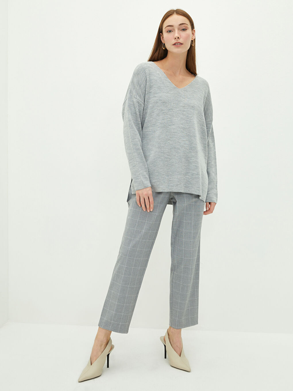 Gri V Yaka Düz Uzun Kollu Kadın Triko Kazak-1