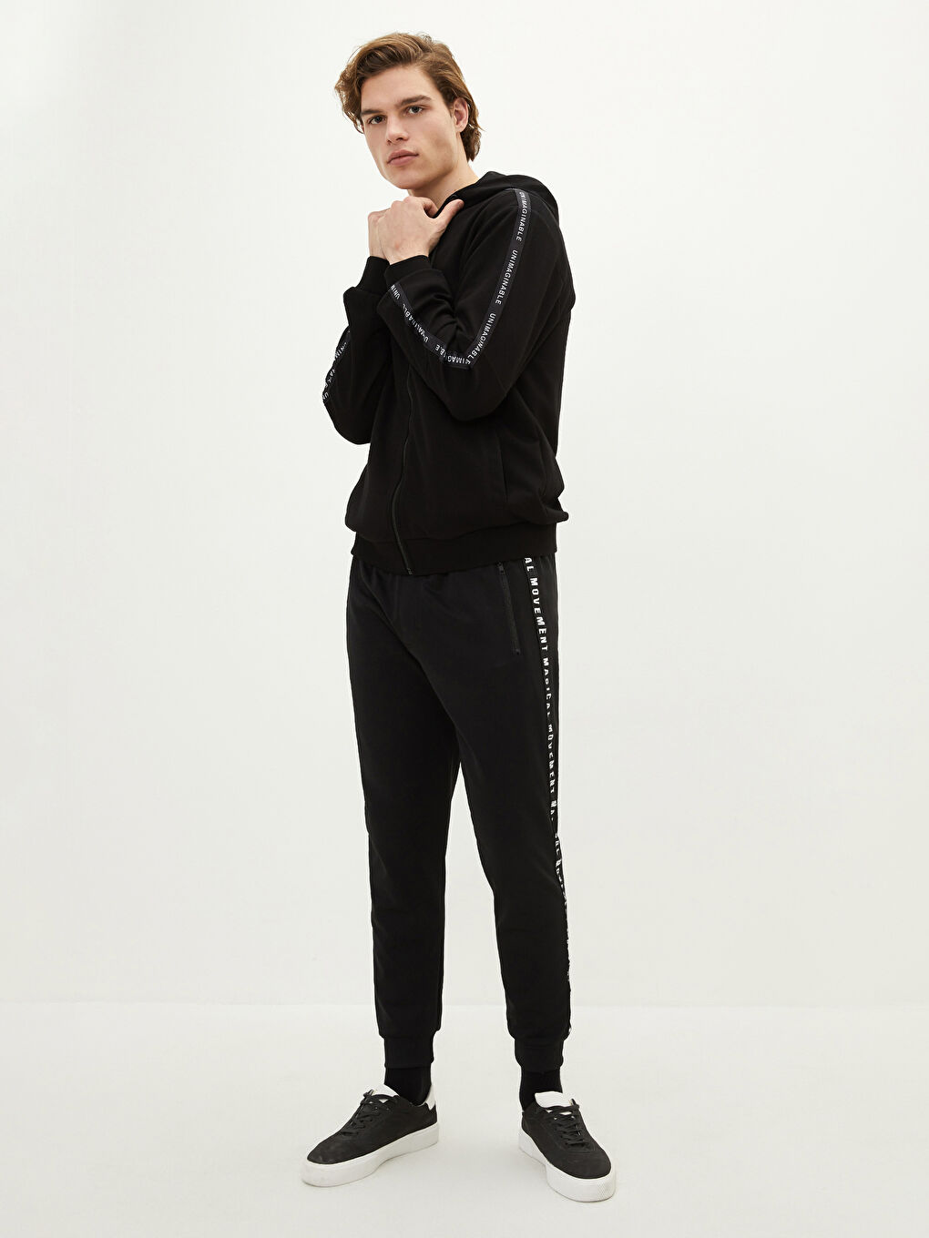 Siyah Kapüşonlu Uzun Kollu Fermuarlı Erkek Spor Hırka-2