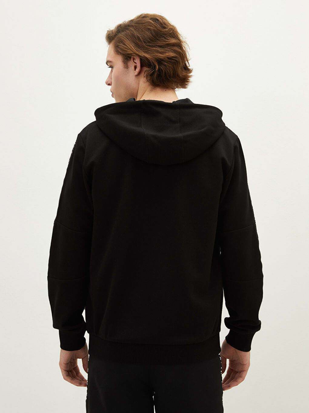 Siyah Kapüşonlu Uzun Kollu Fermuarlı Erkek Spor Hırka-4