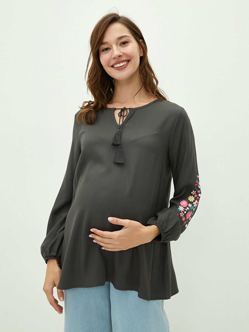 بلوزة حمل بكم طويل مطرزة برقبة مربوطة من الفسكوز-1