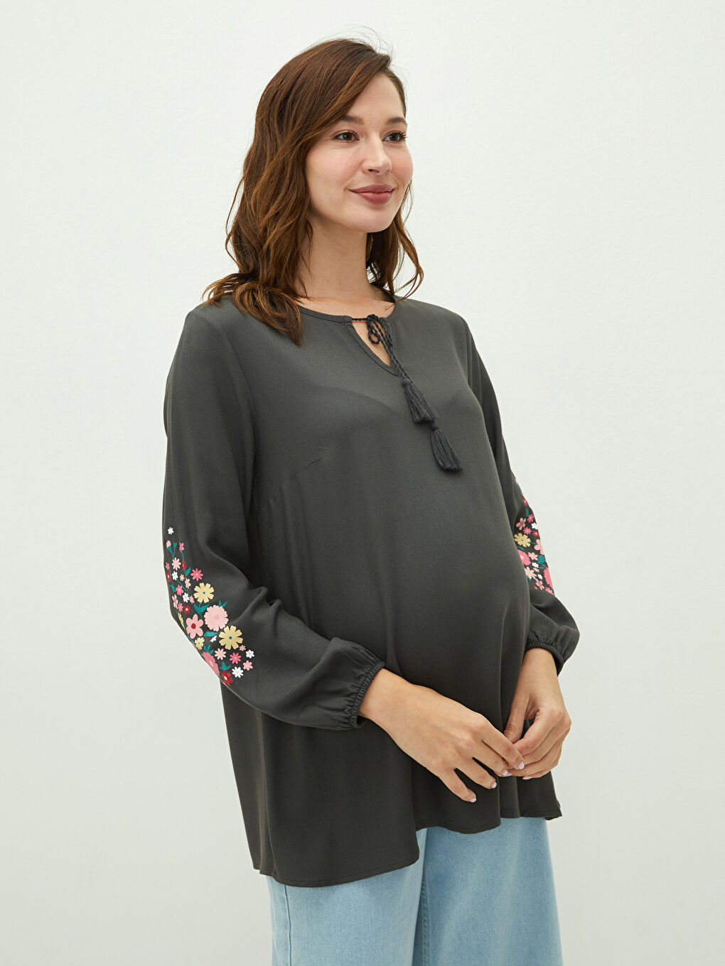 بلوزة حمل بكم طويل مطرزة برقبة مربوطة من الفسكوز-2