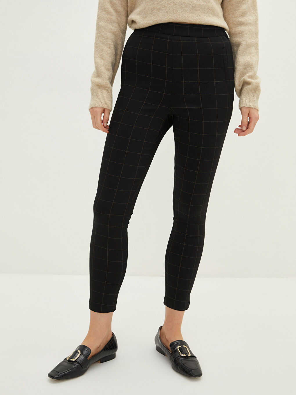 Slim Fit Pocket Detailed Plaid Women's Trousers-3