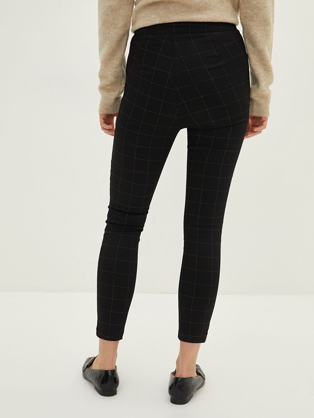Slim Fit Pocket Detailed Plaid Women's Trousers-4