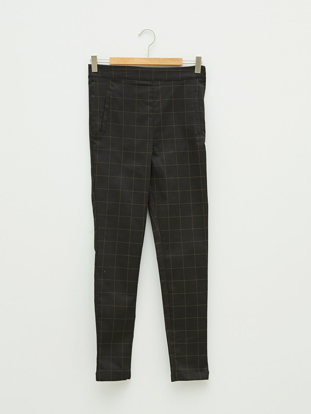 Slim Fit Pocket Detailed Plaid Women's Trousers-5