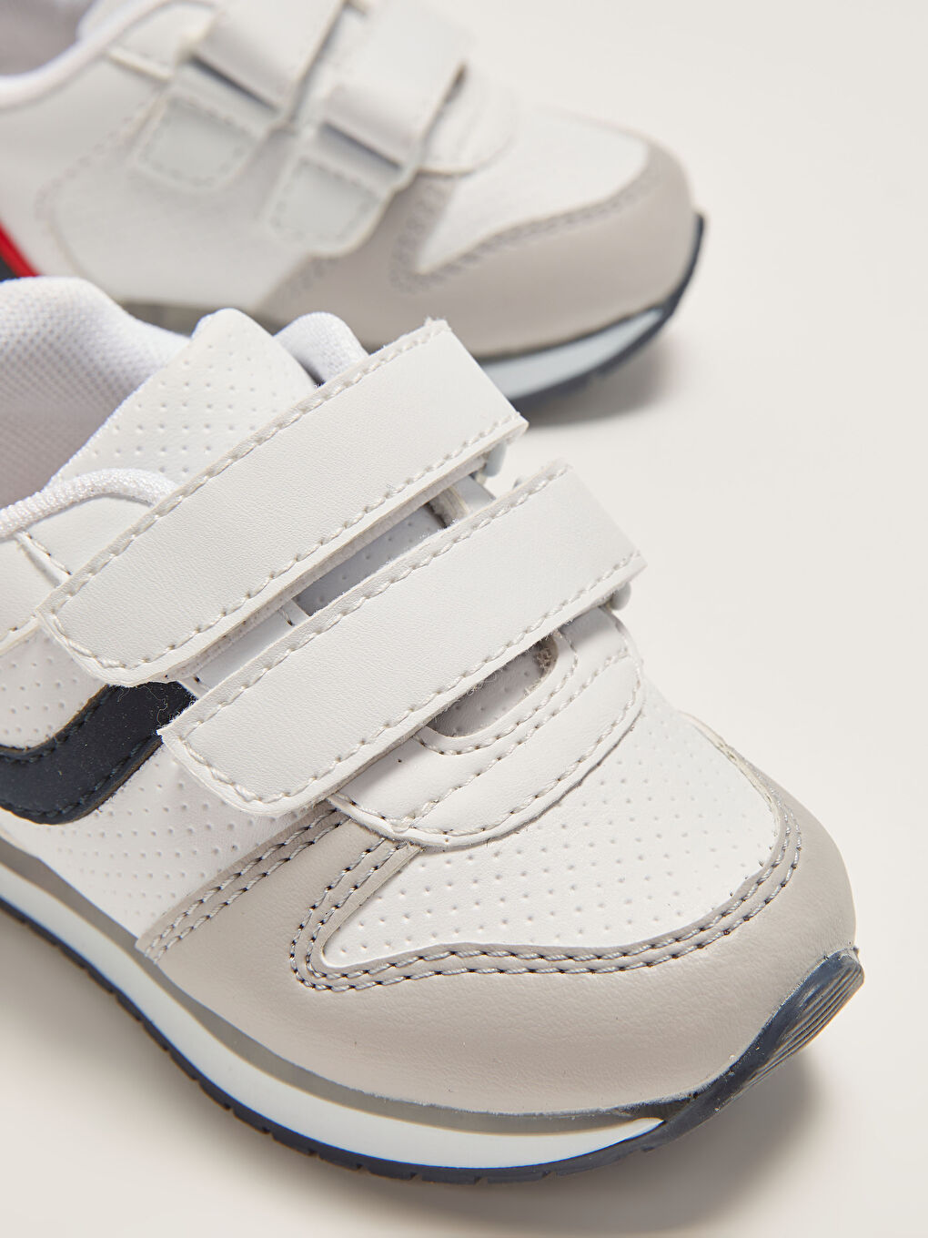 Beyaz Cırt Cırtlı Erkek Bebek Spor Ayakkabı-2