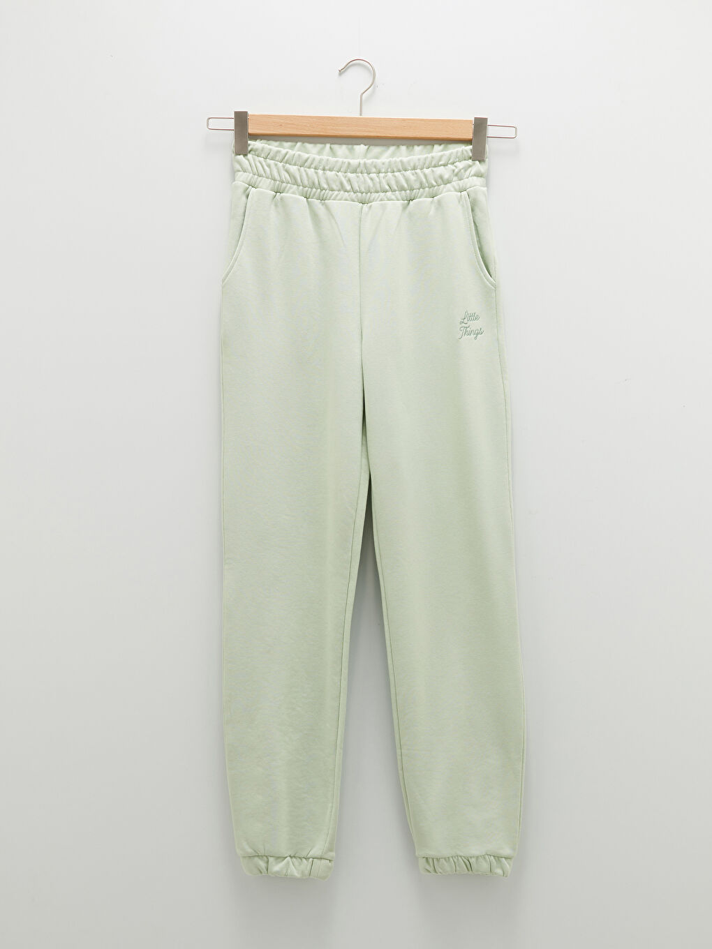 Спортивные Штаны Женские с Вышивкой и Карманами на Эластичной Талии-5