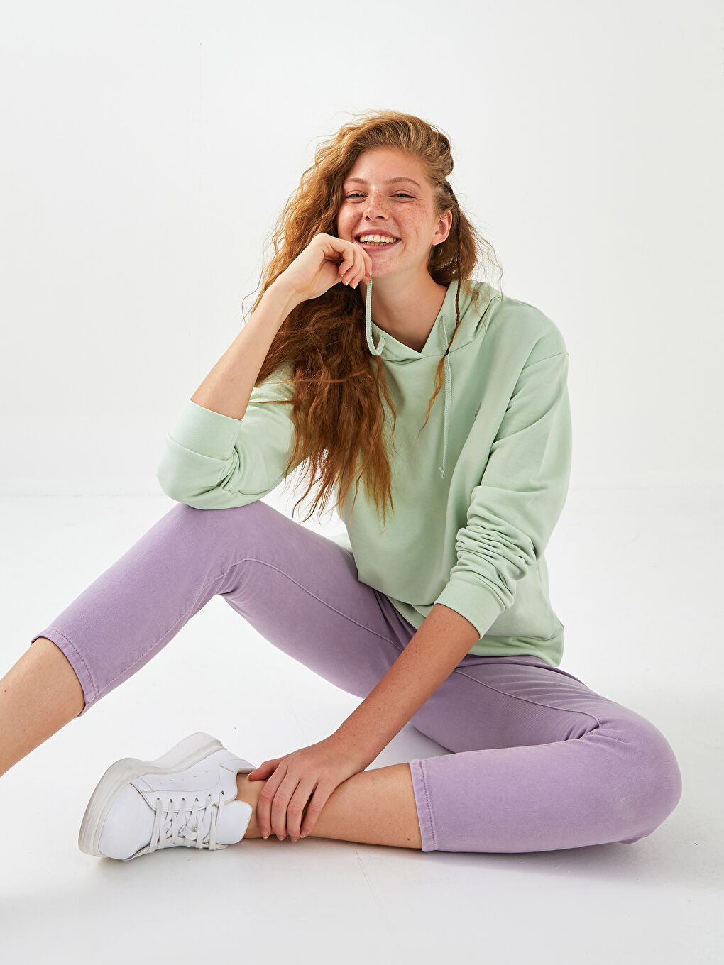 Sweatshirt à Capuche Brodé Manches Longues pour Femmes-1