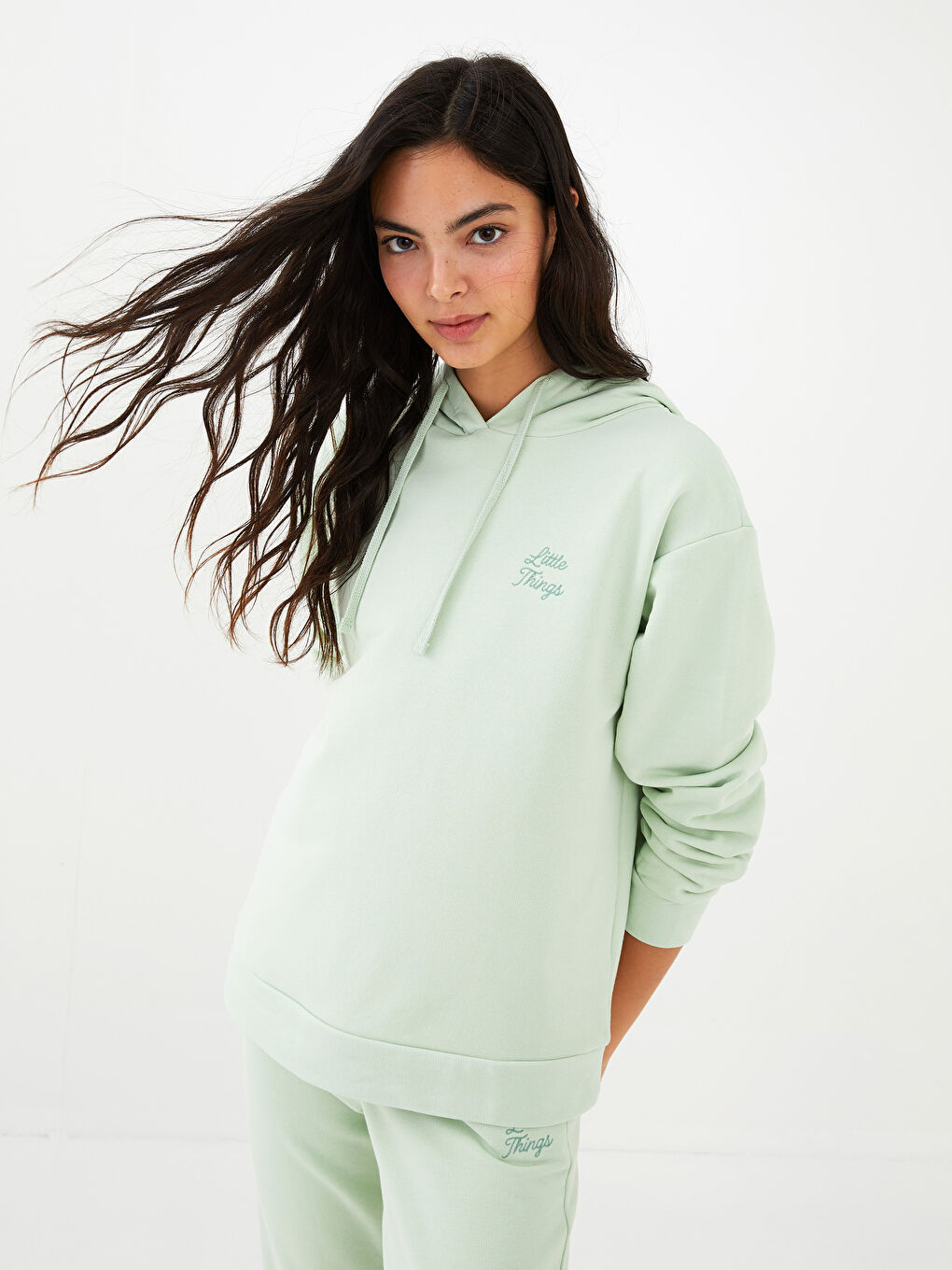 Sweatshirt à Capuche Brodé Manches Longues pour Femmes-2