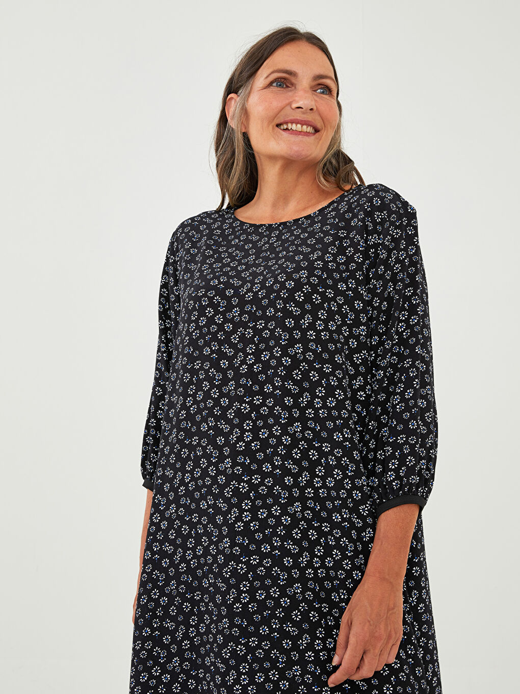 Siyah Bisiklet Yaka Çiçekli Uzun Kollu Maroken Kadın Elbise-1