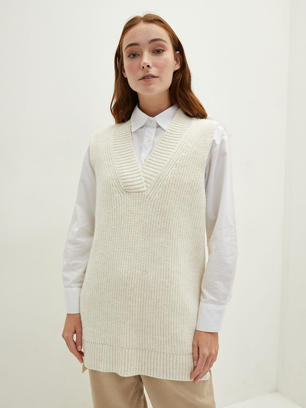 سترة صوفية بدون أكمام برقبة على شكل حرف V سادة للسيدات-1