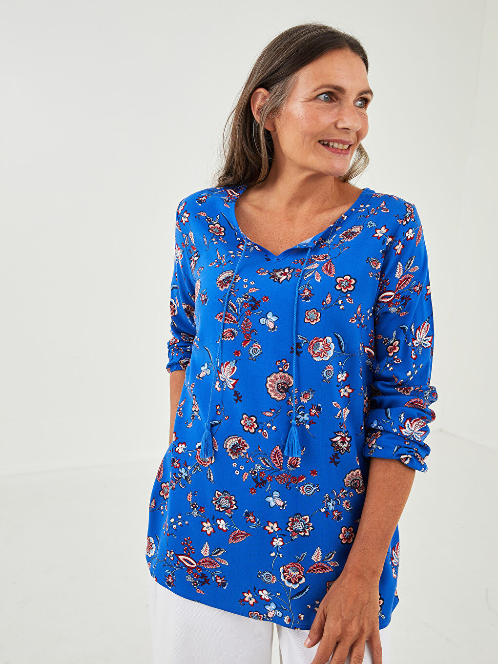 İndigo Bağlamalı Yaka Çiçekli Uzun Kollu Viskon Kadın Bluz