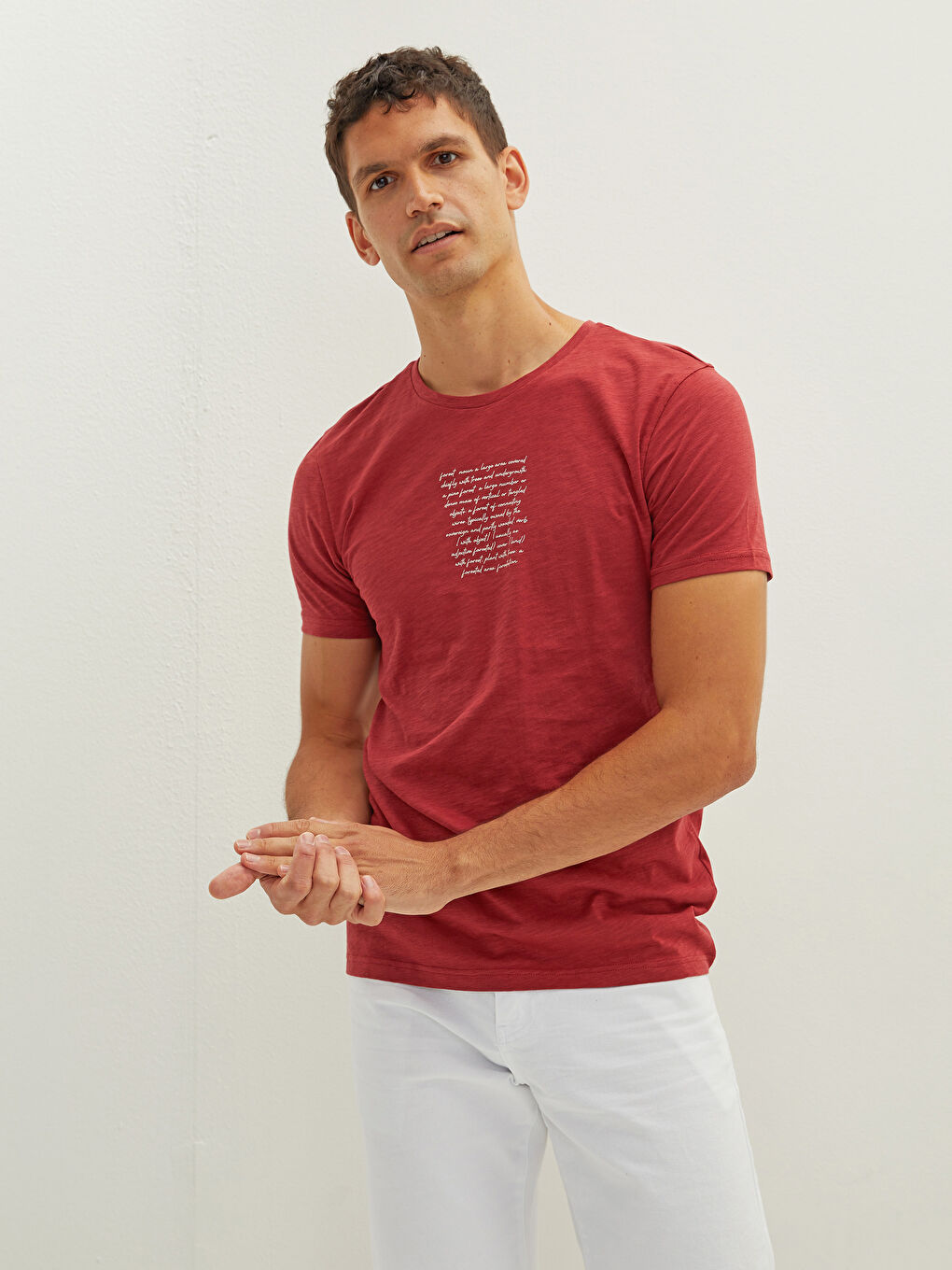 T-shirt pour hommes en coton peigné imprimé à manches courtes et col rond-1