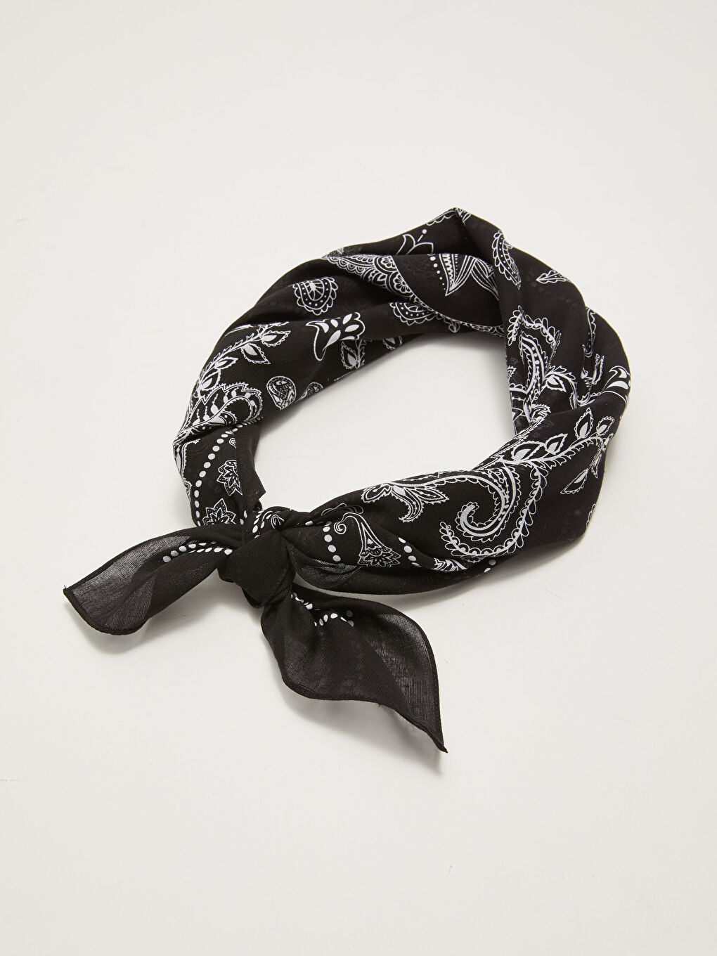 Siyah Şal Desenli Kadın Bandana-2