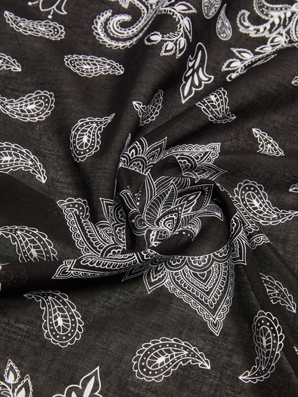Siyah Şal Desenli Kadın Bandana-5