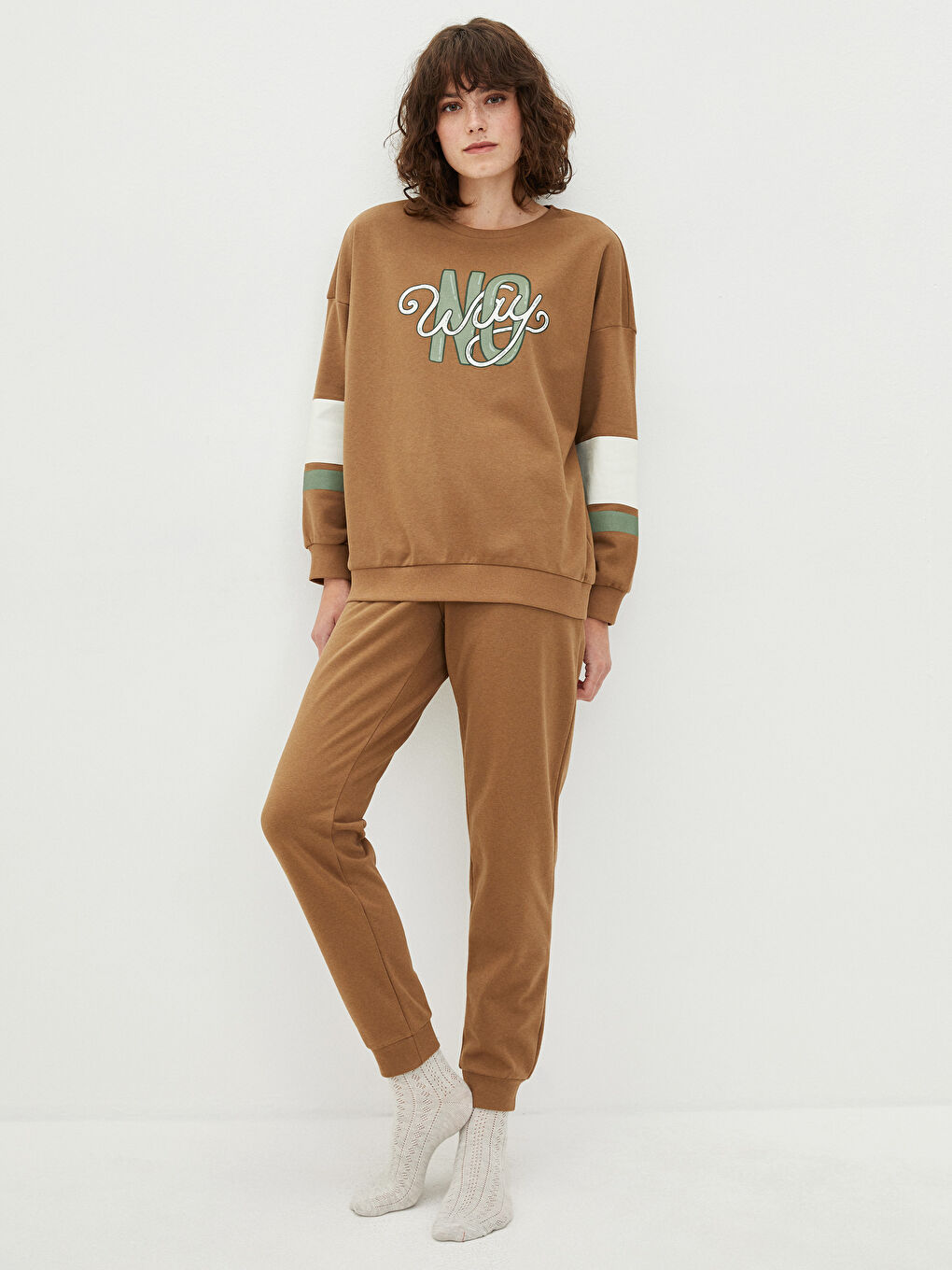 Kahverengi Bisiklet Yaka Slogan Baskılı Uzun Kollu Kadın Pijama Takımı