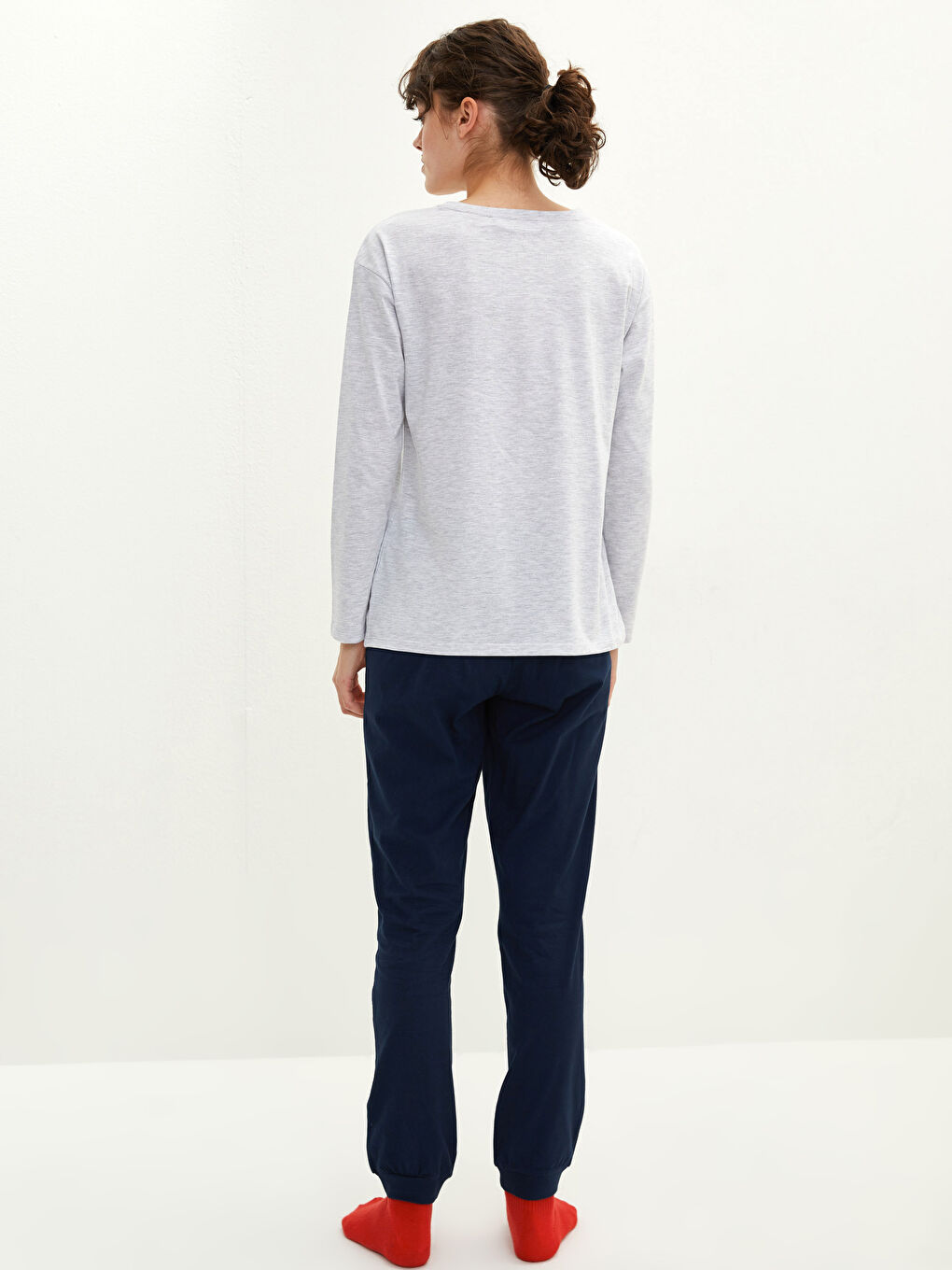 Пижамный комплект с длинным рукавом и круглым вырезом, с принтом Микки Маус, новогодняя тематика, для женщин-4