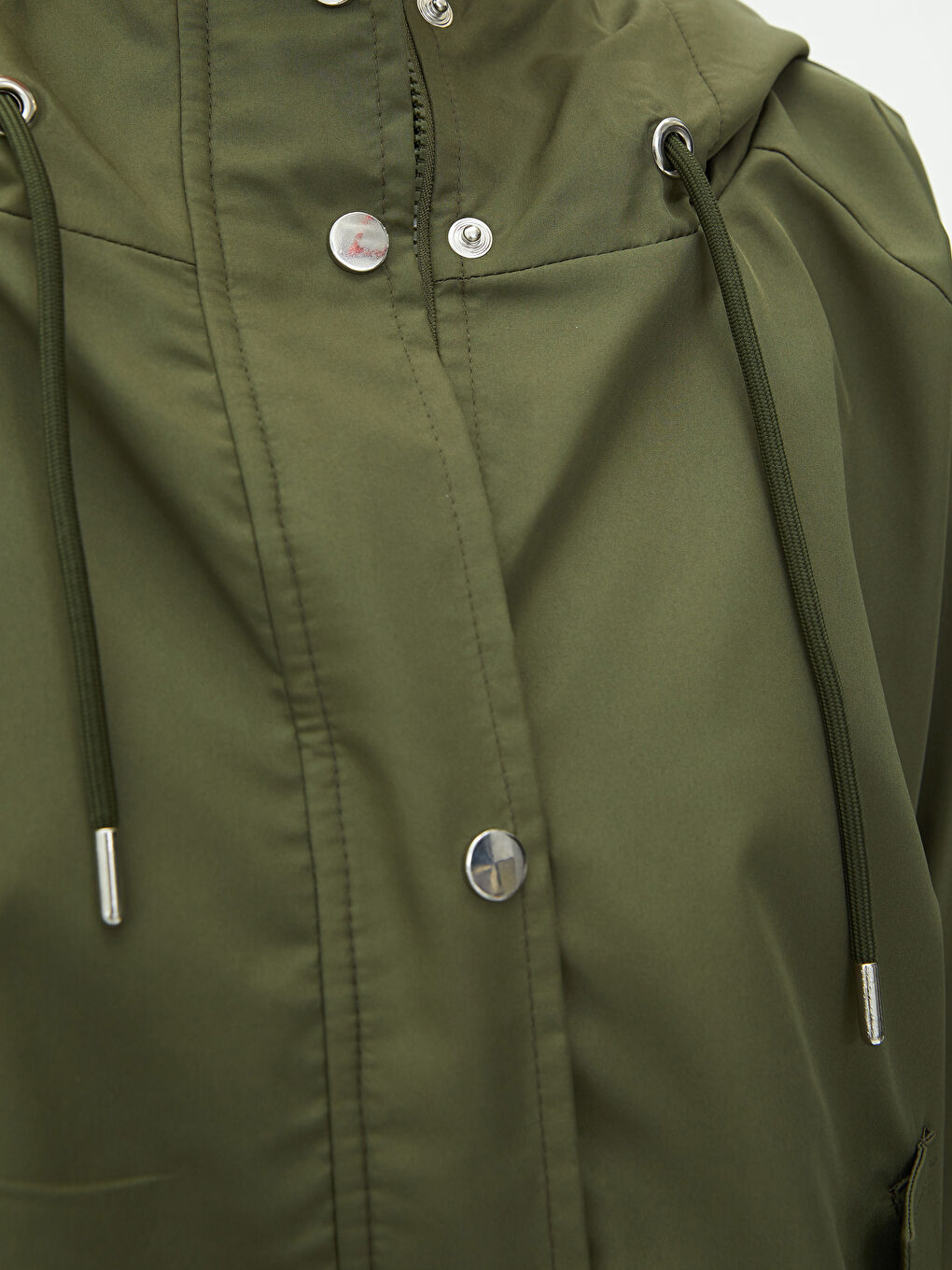 Haki Kapüşonlu Düz Cep Detaylı Uzun Kollu Kadın Yağmurluk-3