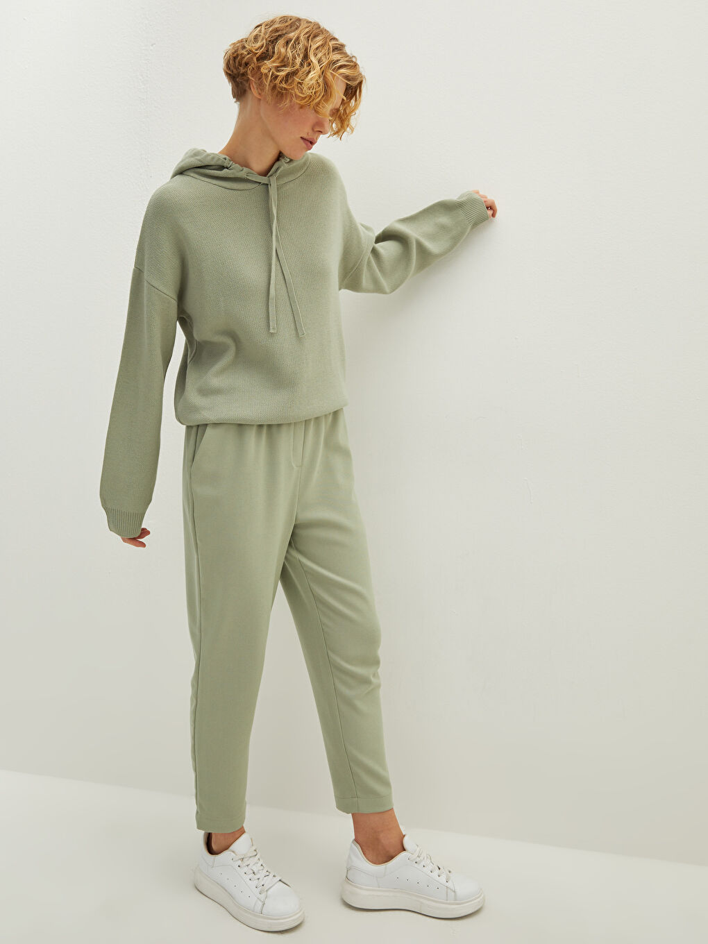 Yeşil Beli Lastikli Düz Cep Detaylı Gabardin Kadın Pantolon