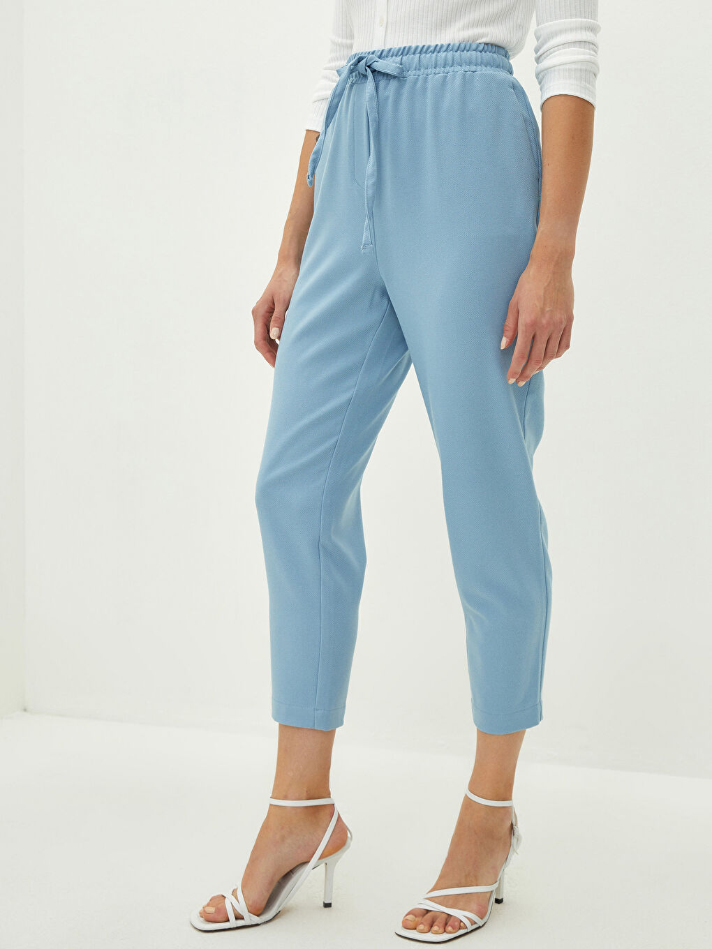 Pantalon Gabardine pour Femmes avec Taille Élastique, Coupe Droite et Poches Détail-2