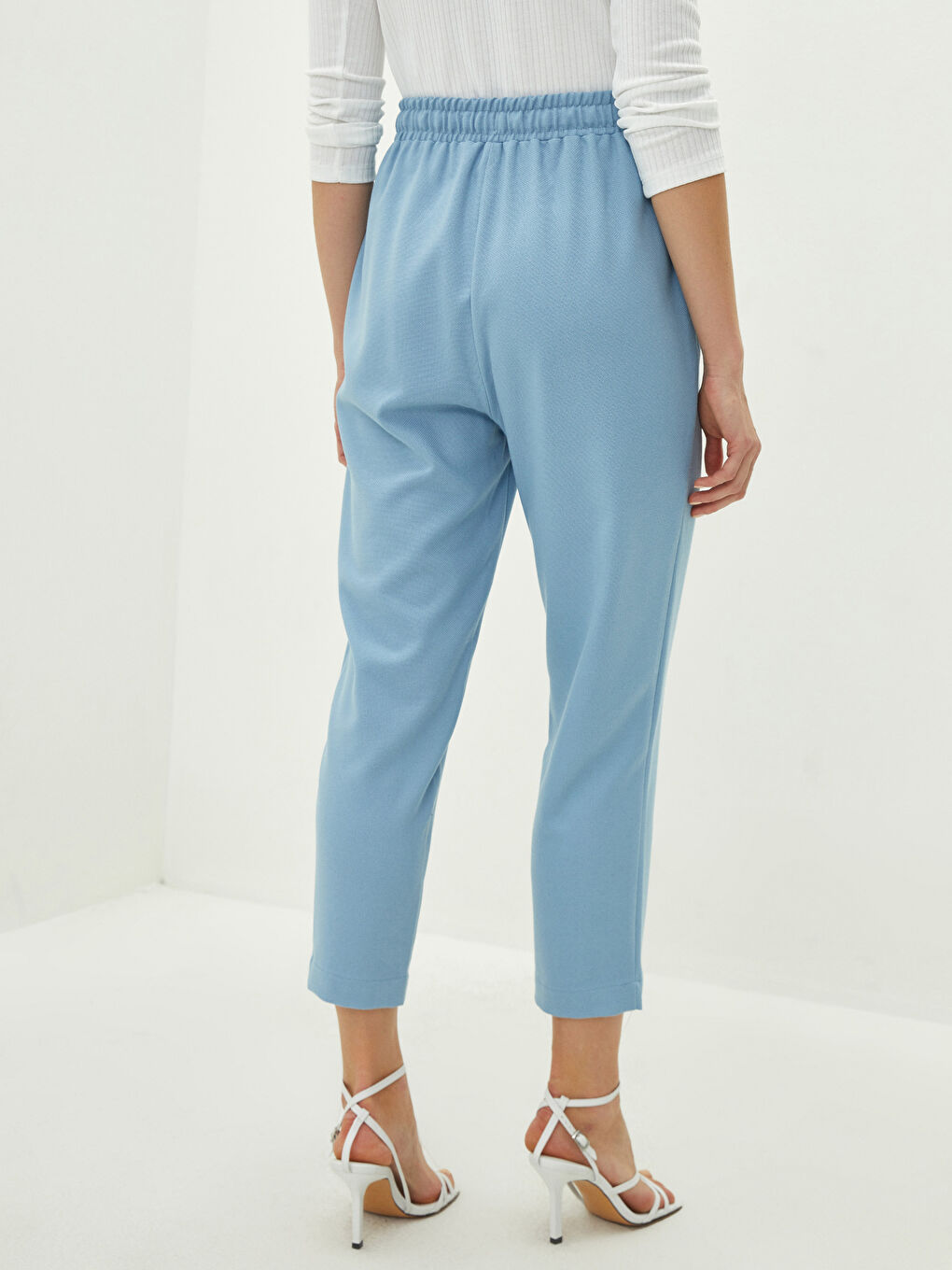 Pantalon Gabardine pour Femmes avec Taille Élastique, Coupe Droite et Poches Détail-3