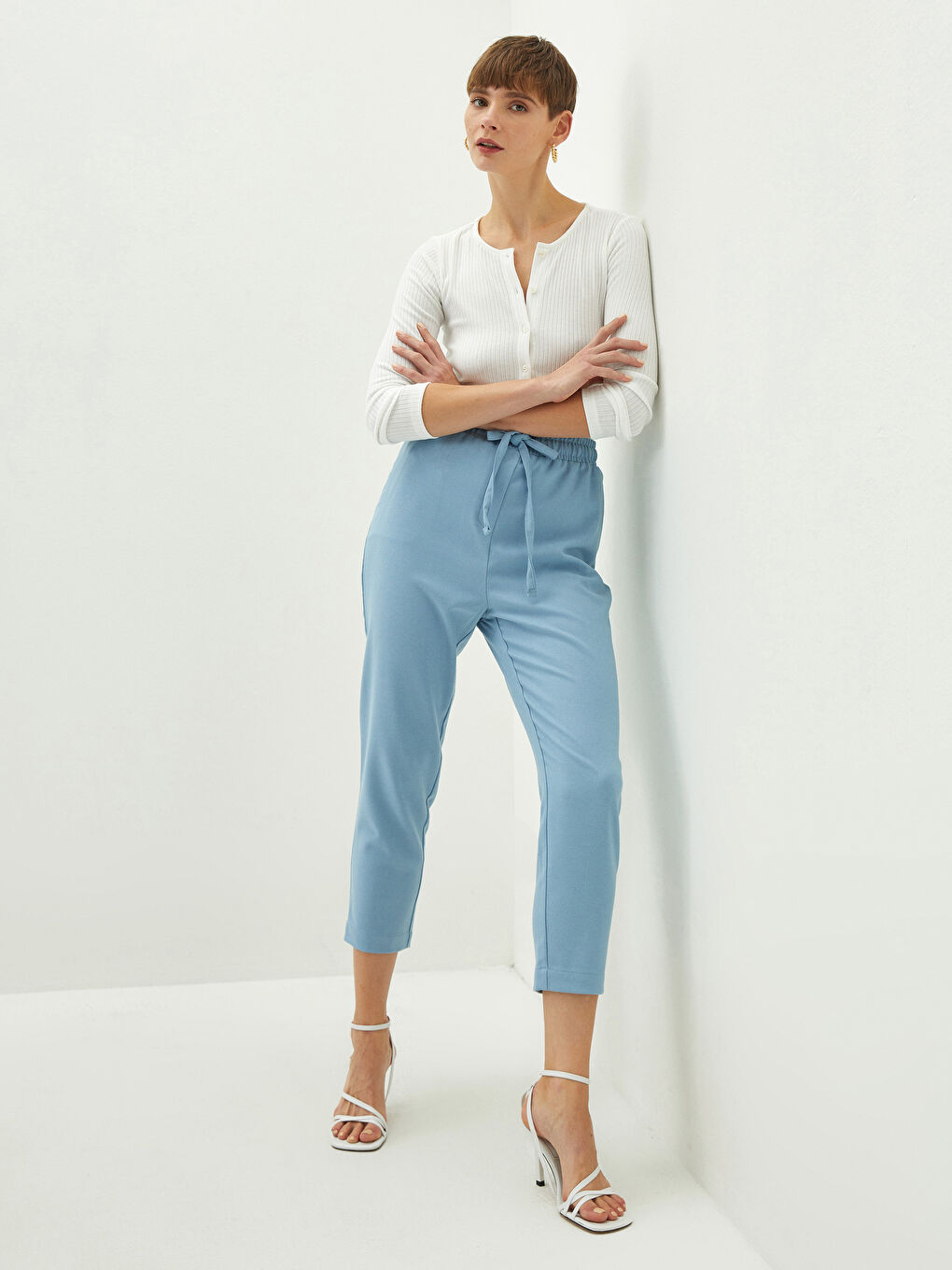 Pantalon Gabardine pour Femmes avec Taille Élastique, Coupe Droite et Poches Détail-1
