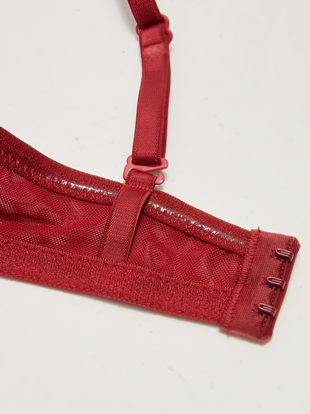 Soutien-gorge à Bretelles Réglables avec Détail en Mesh-3