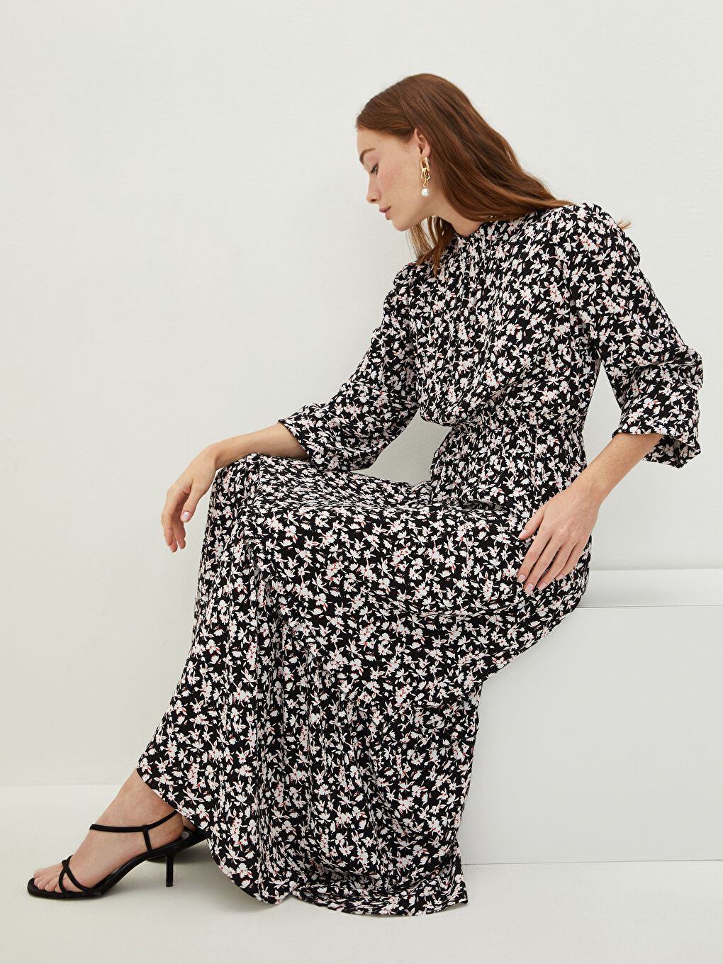 Siyah Fırfırlı Yaka Çiçekli Uzun Kollu Maroken Kadın Elbise