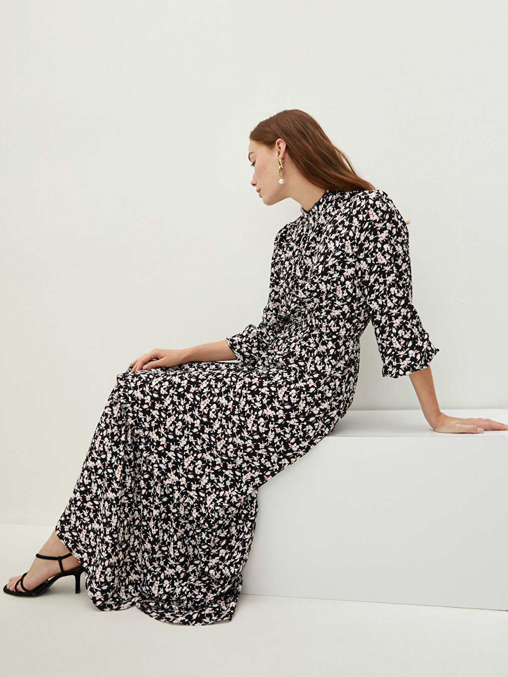 Siyah Fırfırlı Yaka Çiçekli Uzun Kollu Maroken Kadın Elbise-1