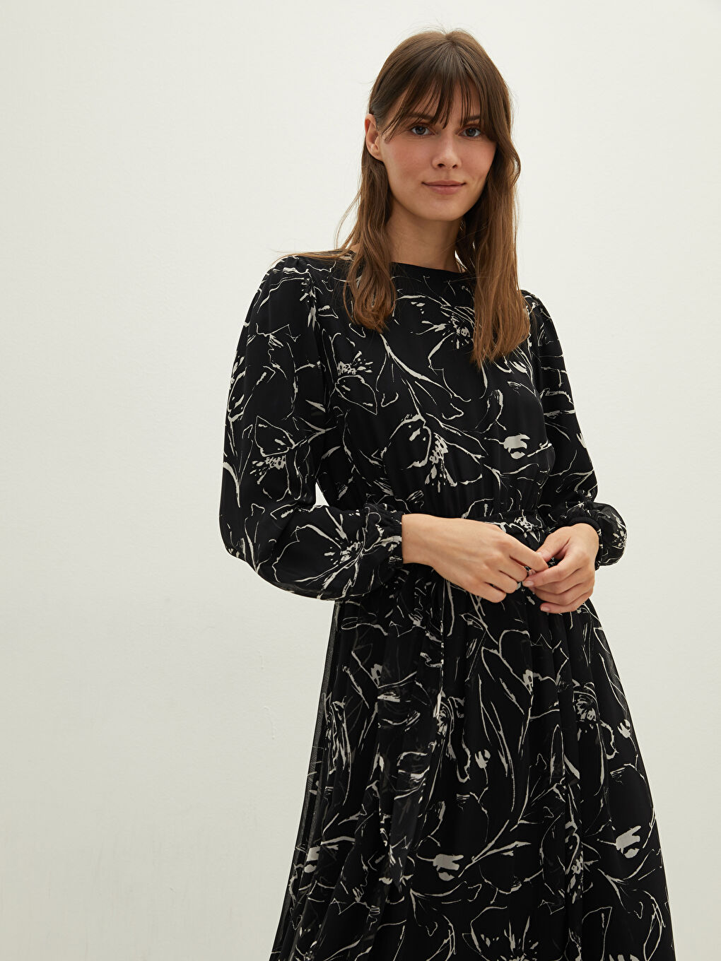 Siyah Bisiklet Yaka Çiçek Baskılı Uzun Kollu Şifon Kadın Elbise-1