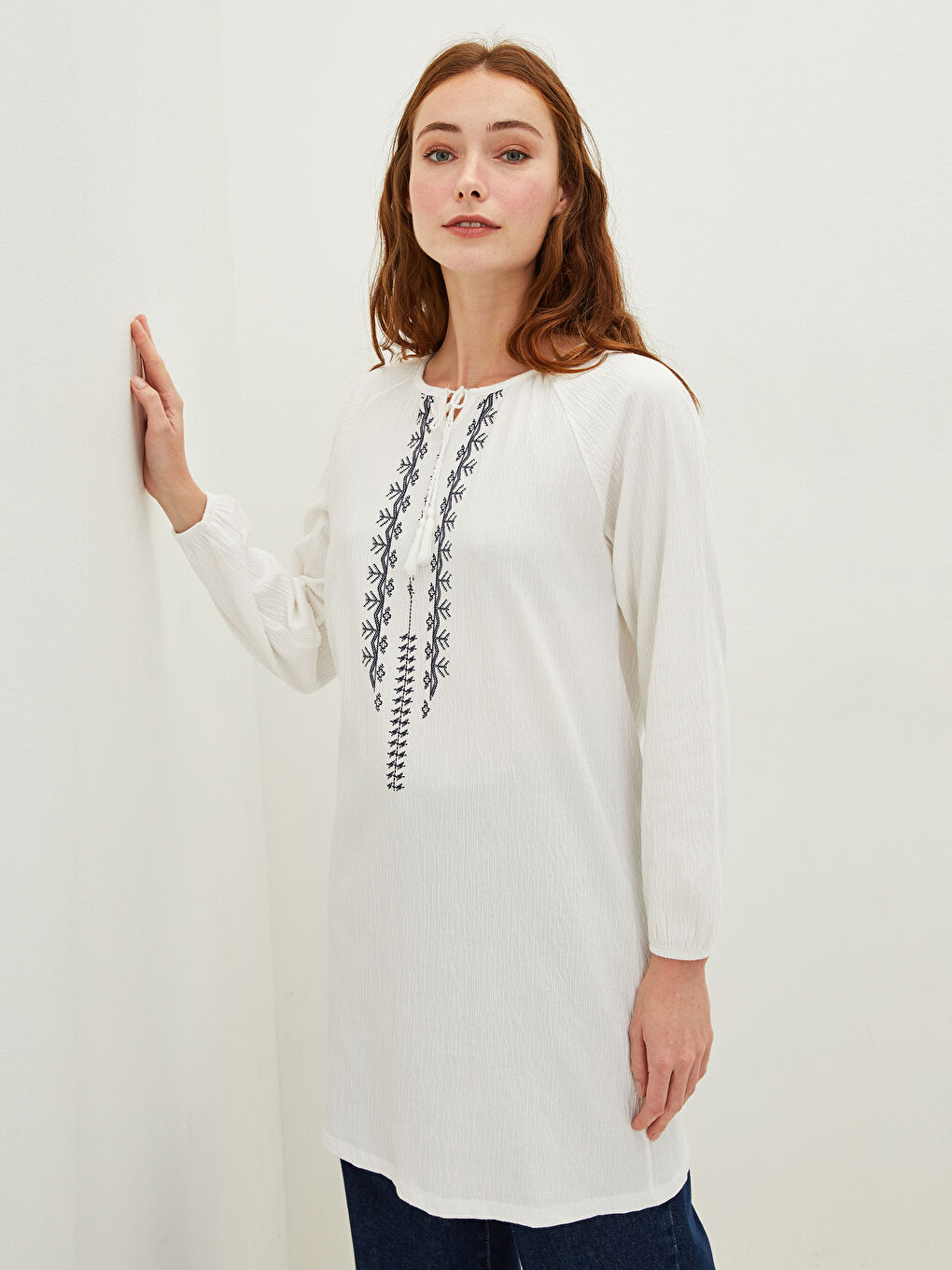 Ekru Bağlamalı Yaka Baskılı Uzun Kollu Kadın Tunik